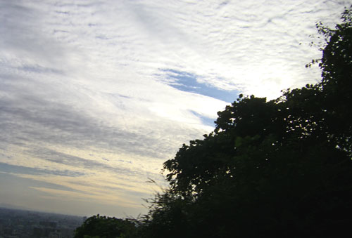 生駒山の空